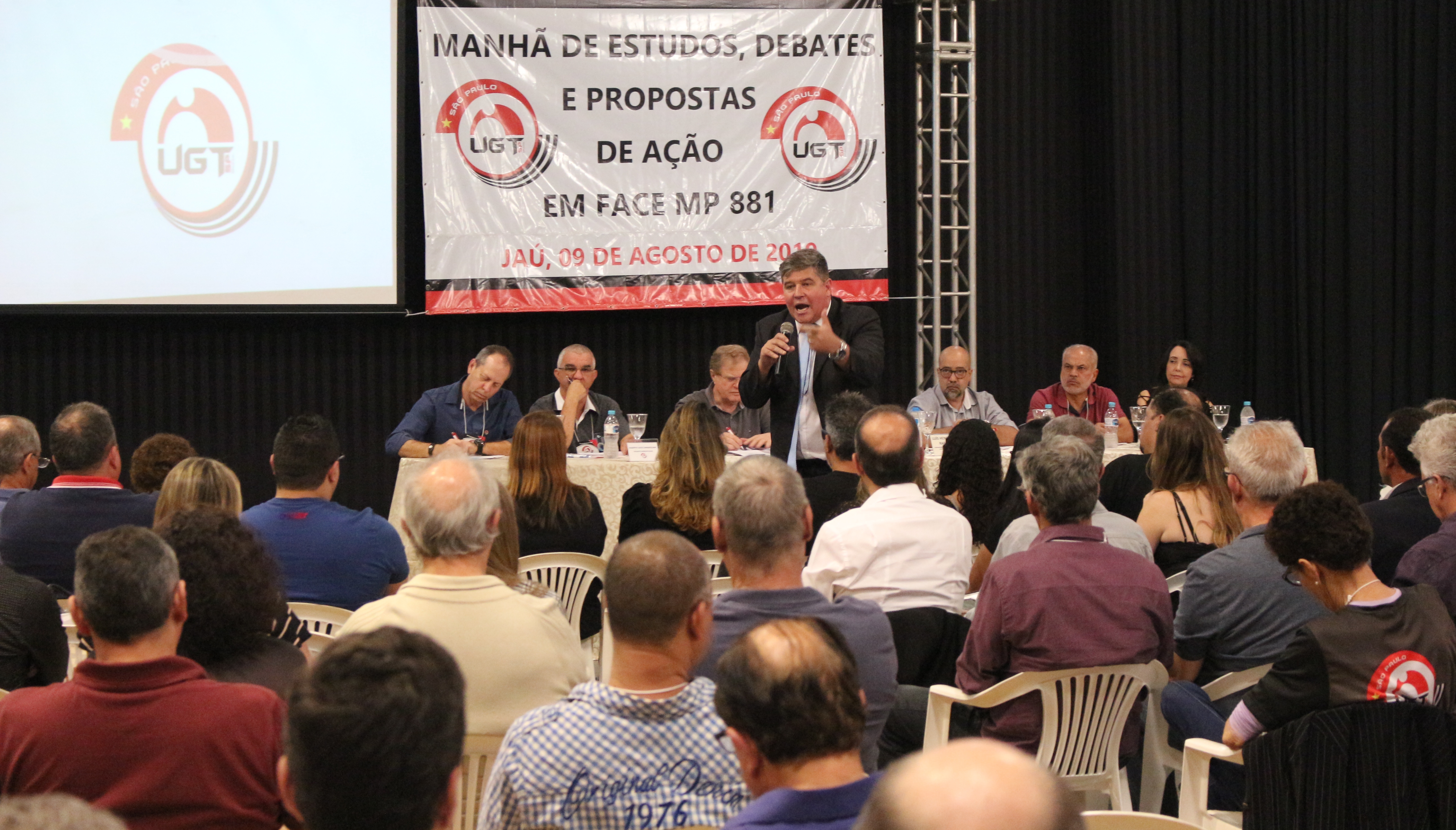 Práticas da negociação coletiva: profissionalismo e defesa de toda a categoria